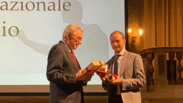 Paolo Dainotti receiving award
